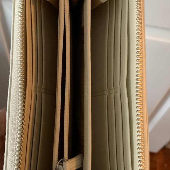 Coach Signature Khaki Continental Wallet - Picture 3 of 6